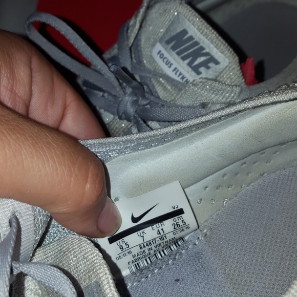 SOLD Nike Focus Flyknit Women's - Picture 4 of 8